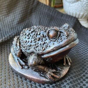 Brown Resin Garden Frog / Vintage
